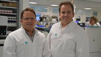 Sie haben jeden Tag 15.000 Schicksale auf dem Labortisch