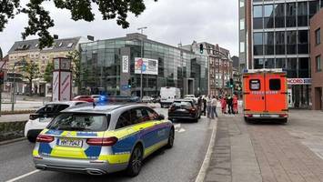 Zusammenstoß mit Taxi: Radfahrerin verletzt ins Krankenhaus