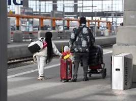 Raus aus Deutschland?: Für viele wäre es der Tag, an dem die AfD an die Regierung kommen würde