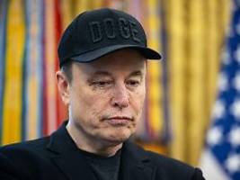 Veilchen vom Sohnemann: Elon Musk verabschiedet sich mit blauem Auge von Trump