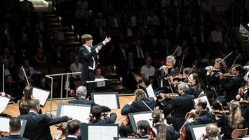 philharmoniker: der dirigent vermeidet dämonische klänge