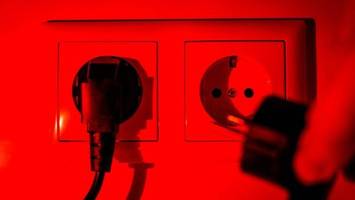 strom: haushalte zahlen nach umzug halbe milliarde zu viel