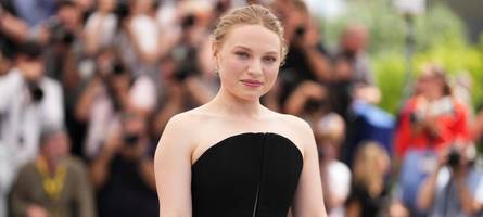 Mia Threapleton: „Ich habe mich am Set versteckt, um alles aufzusaugen, was dort vor sich ging“