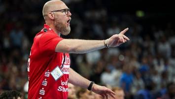 flensburgs handballer feiern heimsieg gegen hannover