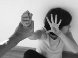 Jede fünfte Frau betroffen: Millionen Deutsche haben als Kind sexuelle Gewalt erlebt