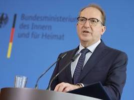Sehe keinen Grund für Änderung: Dobrindt hält trotz Urteil an Abweisungs-Praxis fest