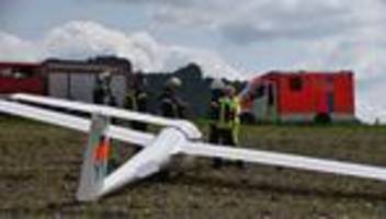 thermik fehlte: ein segelflieger im feld