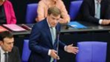 Krieg in Gaza: Außenminister Wadephul sagt Israel weitere Waffenlieferungen zu