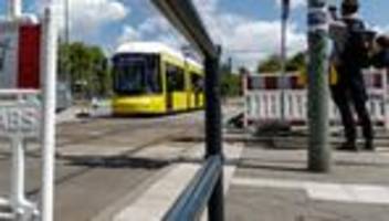 verkehrspolitik: neuer vorschlag: kreisverkehr an der wuhlheide-brücke