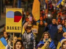 Aber: Rückkehr vorbereiten: EU-Kommission will Ukraine-Flüchtlingen bis 2027 Schutzstatus gewähren