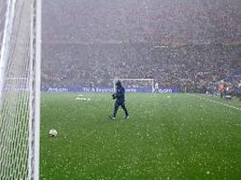 DFB-Aufwärmen abgebrochen: Gewitter mit Hagel: Anpfiff von Länderspiel verschoben