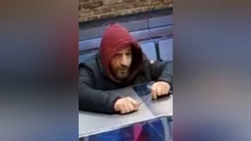 Mit Messer Geld und Drogen erpresst: Wer kennt diesen Mann?