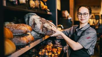frische brötchen zum brunch: diese bäcker haben pfingsten geöffnet