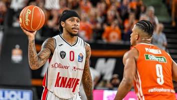 play-off-held aus der zweiten reihe: mike lewis heiß begehrt