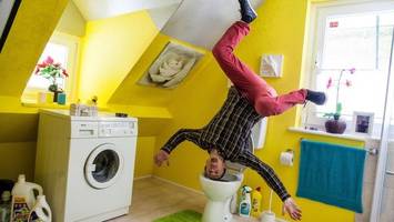 Schauen, staunen, Selfies machen: So lustig ist das Verrückte Haus