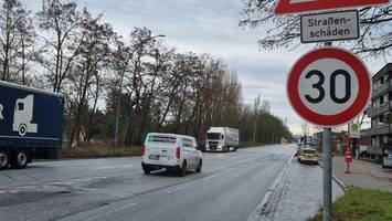 wichtige straße gesperrt: tipps für autofahrer und Öpnv-kunden