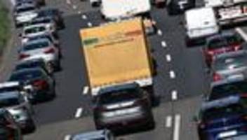 verkehr: viel verkehr zum start ins pfingstwochenende erwartet