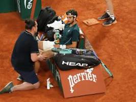 Musetti kann einfach nicht mehr: Rätselhafte Aufgabe katapultiert Alcaraz ins French-Open-Finale