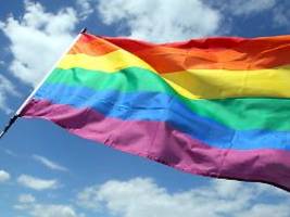 neue qualität von anfeindungen: csd-demos sehen sich zunehmend bedrohungen ausgesetzt