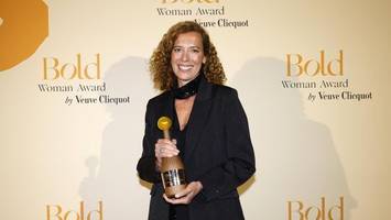 Bold Woman Award: Berliner Gewinnerin bedankt sich bei Vater