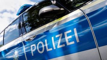 spandau: mann greift rettungskräfte an und zeigt hitlergruß