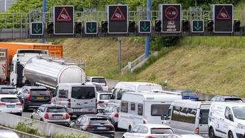 mehr staus in niedersachsen und bremen zu pfingsten