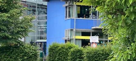 Älterer Mann drängt Schulkind in Tiefenbach ins Auto