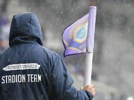 Sicherheit nicht gewährleistet: Spiel zwischen Aue und Zwickau nach 12 Minuten abgebrochen