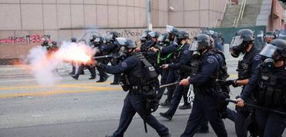 Los Angeles: Tränengas und Blendgranaten gegen Demonstranten
