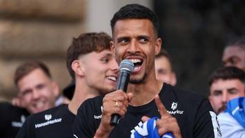 glatzel: kurioser party-moment und die vorfreude auf die bvb-kabine