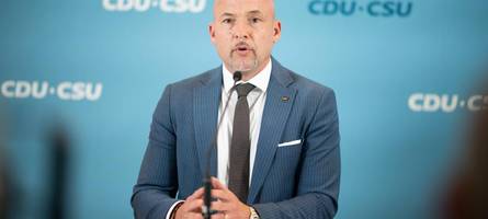 „Inszenierung durch Asyl-Aktivisten“: CSU kritisiert Flüchtlingshelfer