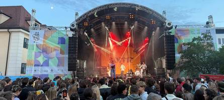 Ein bisschen Regen, ein bisschen Sonne, ganz viel Party am zweiten Tag des Modular Festivals
