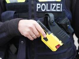 Ausstattung mit Tasern: SPD und Linke kritisieren Dobrindts Aufrüstung der Polizei