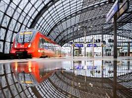 Teuer für Bund und Länder: Wegner stellt Deutschlandticket in Frage
