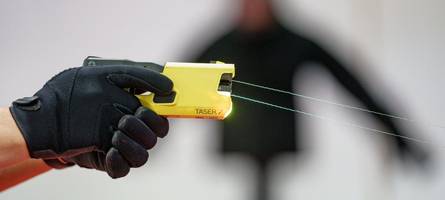 Innenminister Dobrindt will Taser für die Bundespolizei wegen „gestiegener Bedrohung“