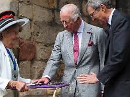uralte schlüssel-zeremonie: könig charles absolviert premiere in lancaster castle