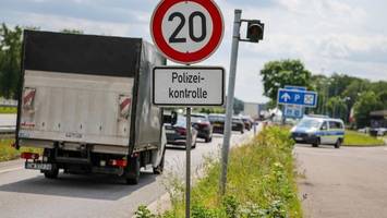 Niederländische Bürgerwehr kontrolliert an deutscher Grenze