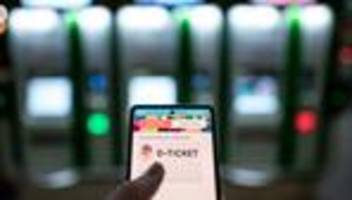 fahren im nahverkehr: deutschlandticket auch nach preiserhöhung beliebt