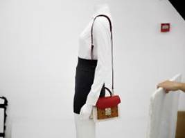 chinas mittelschicht wird ärmer: wenn die luxus-handtasche nur 27 euro kostet
