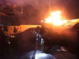 Es ist chaotisch: Polizei drängt Demonstranten in Los Angeles zurück