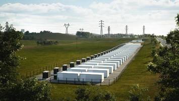 An der A7: Bayern bauen eine von Deutschlands größten Mega-Batterien