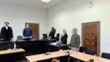 mit dem messer gedroht?: prozess um vergewaltigung - angeklagter schweigt zu beginn