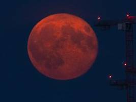 Wetteraussichten geben Hoffnung: Wann am Abend der Erdbeermond zu sehen ist