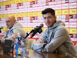 Superstar gewinnt Machtkampf: Nach Lewandowskis Eskalation: Polens Trainer tritt zurück
