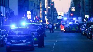 nach schießerei in kreuzberg: sek durchsucht wohnungen der schützen