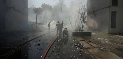 indien: flugzeugabsturz in ahmedabad – chaos im wohngebiet