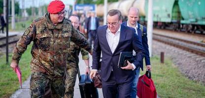 Ukraine: Boris Pistorius zu Gesprächen über Militärhilfen in Kyjiw eingetroffen