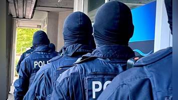 bundespolizei hebt fälscherring in hamburg aus – vier festnahmen