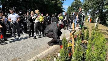 junger biker stirbt: freundin organisiert emotionale gedenkfahrt