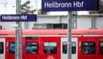bei hauptbahnhof heilbronn: hund beißt zweijährigem kind in regionalexpress ins gesicht